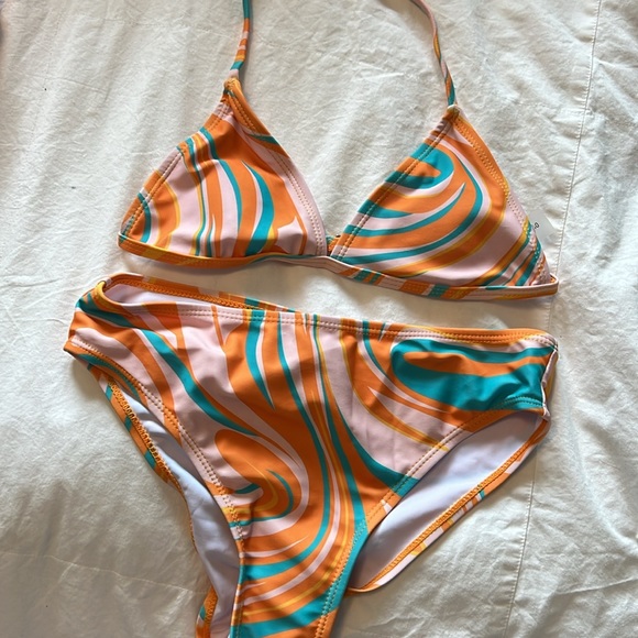 Brand new girls bikini set ! - Picture 2 of 3